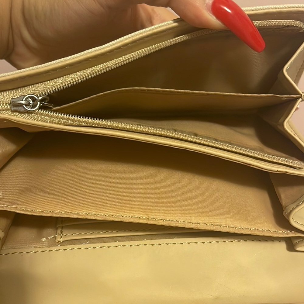 GUESS Zip Wallet - Picture 3 of 3